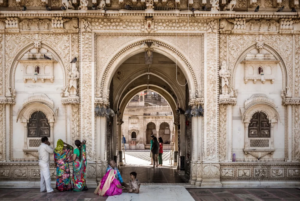 Karni Mata: el templo hindú donde se veneran más de 20 mil ratas