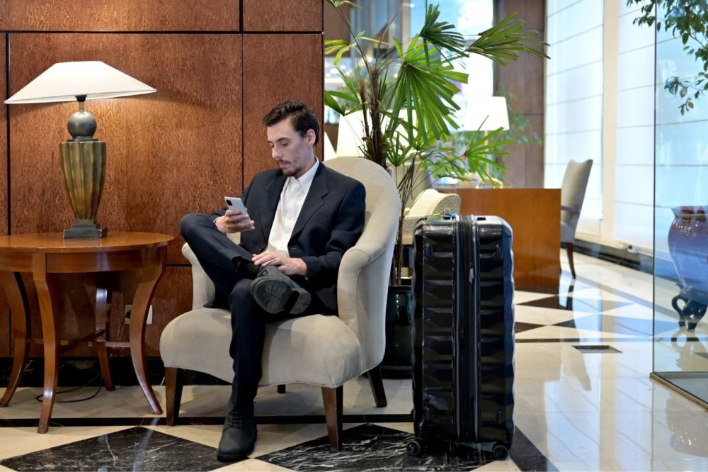 viajero-sala-vip-1000x666 - Esta es la tarjeta de crédito de viajes No. 1 para 2025, según un nuevo informe