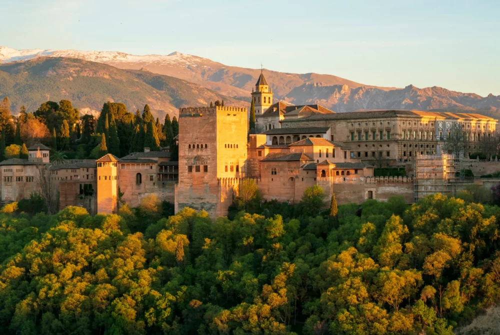 vistas-desde-el-mirador-de-san-nicolas-granada-1000x669 - ¿Cuáles son los sitios más baratos para viajar en España?