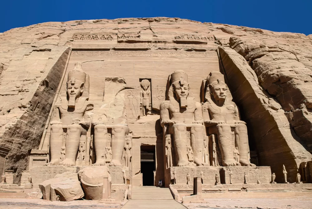 Abu-Simbel-templo-1000x670 - Viajes a Egipto: razones para ir, experiencias imperdibles y aspectos clave