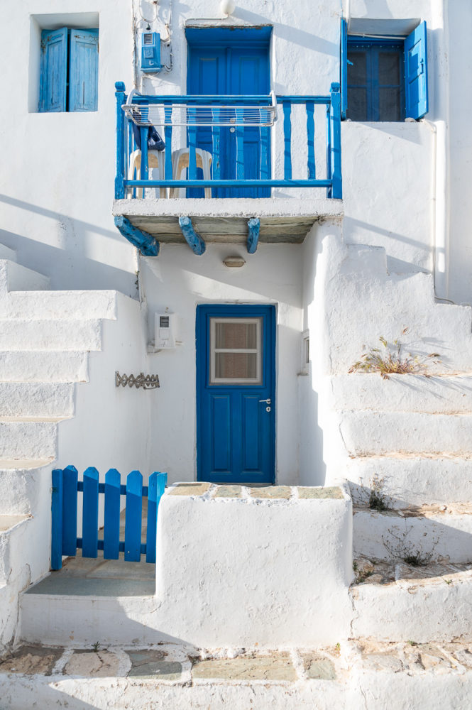 Castro-Hotel-Folegandros-islas-griegas-665x1000 - Dos caras del Egeo: contrastes de las islas griegas en Miconos y Folégandros