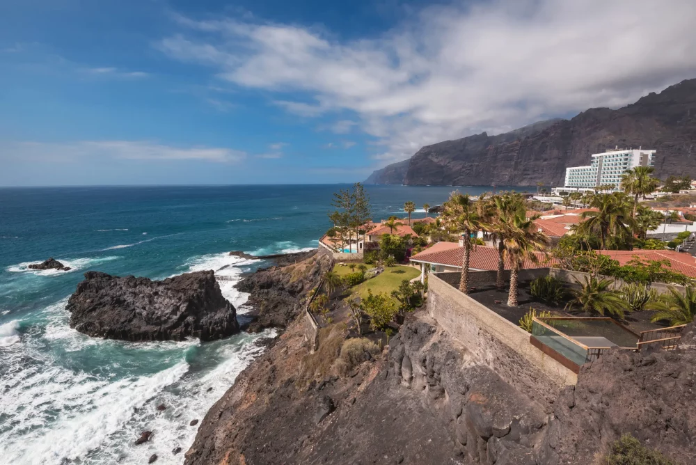 bahia-de-puerto-santiago-tenerife-1000x668 - Viajes del IMSERSO: requisitos, precios, destinos y cómo apuntarse