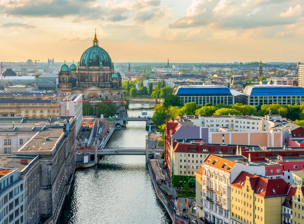 berlin-1000x737 - 20 destinos imprescindibles para viajar solo por todo el mundo