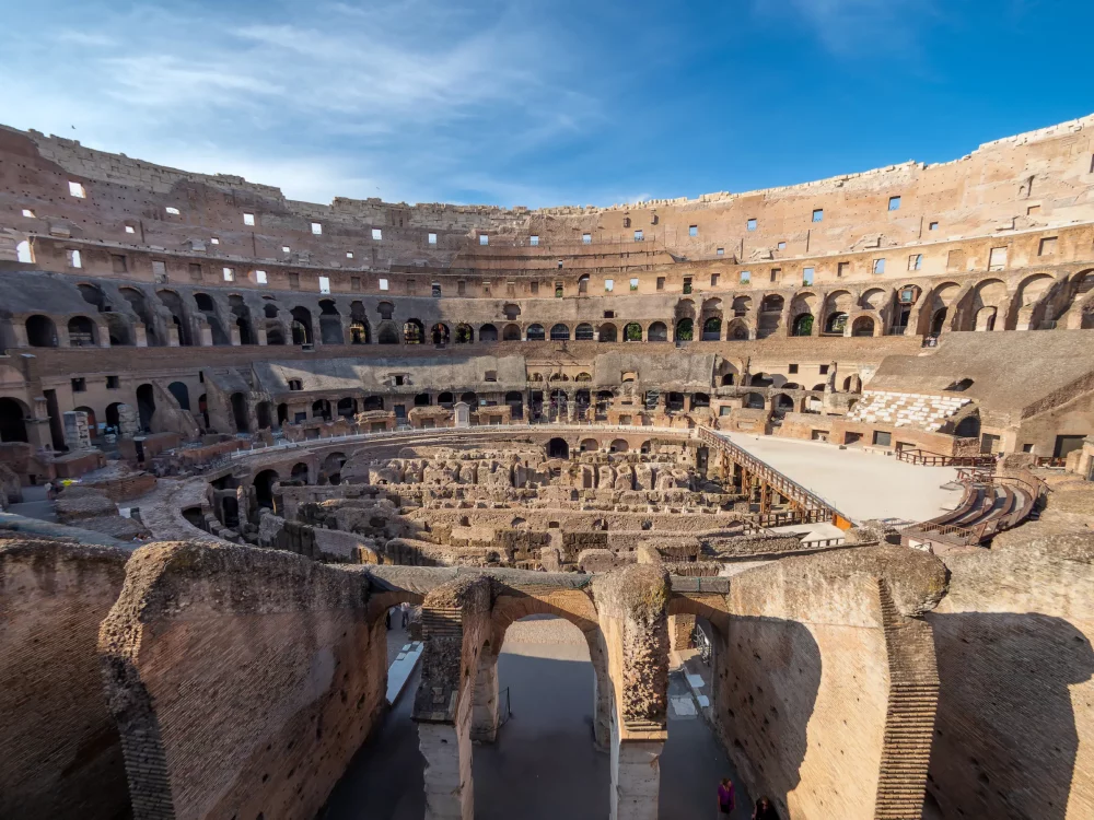 coliseo-interior-1000x750 - Vacaciones en Roma, todas las localizaciones reales de la película