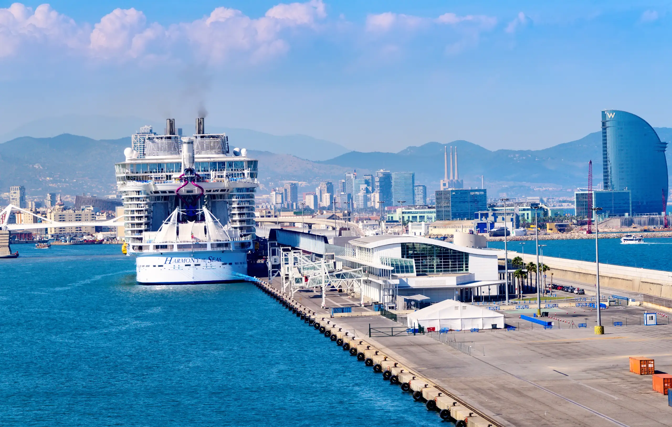 Cruceros desde Barcelona: destinos, navieras y experiencias únicas