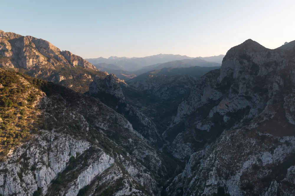 garganta-de-la-hermida-1000x667 - Qué ver y hacer en los Picos de Europa