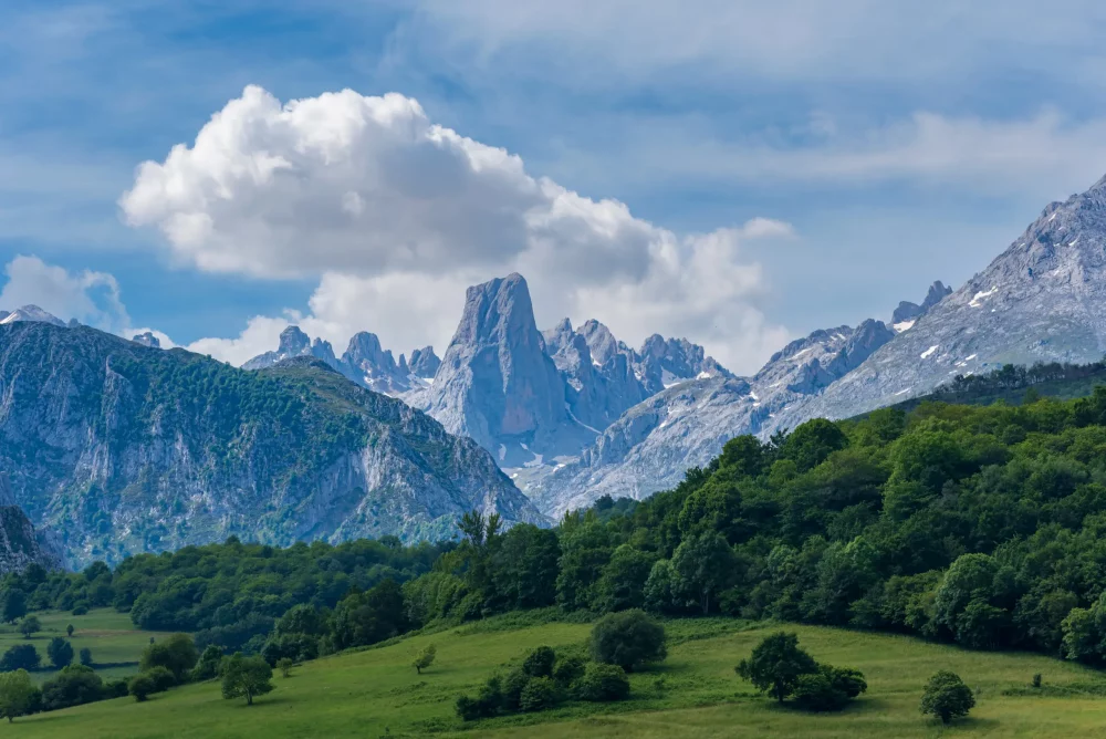 naranjo-de-bulnes-1000x668 - Qué ver y hacer en los Picos de Europa