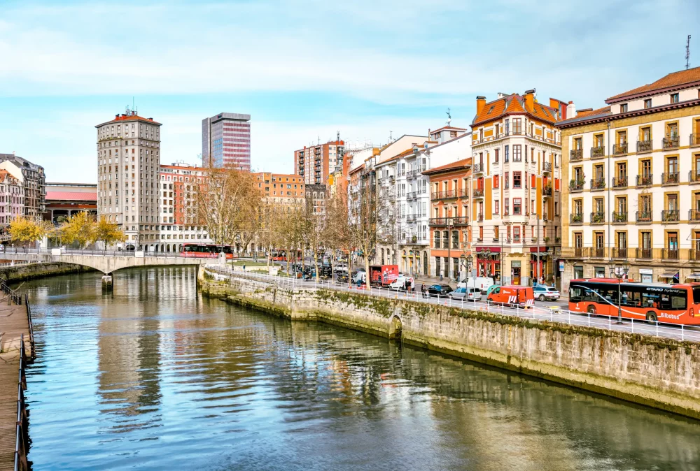 ria-bilbao-1000x674 - 10 bares para tomar pintxos deliciosos en Bilbao