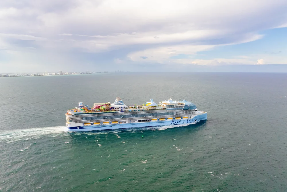 royal-caribbean-saliendo-de-miami-1000x670 - Cruceros desde Barcelona: destinos, navieras y experiencias únicas