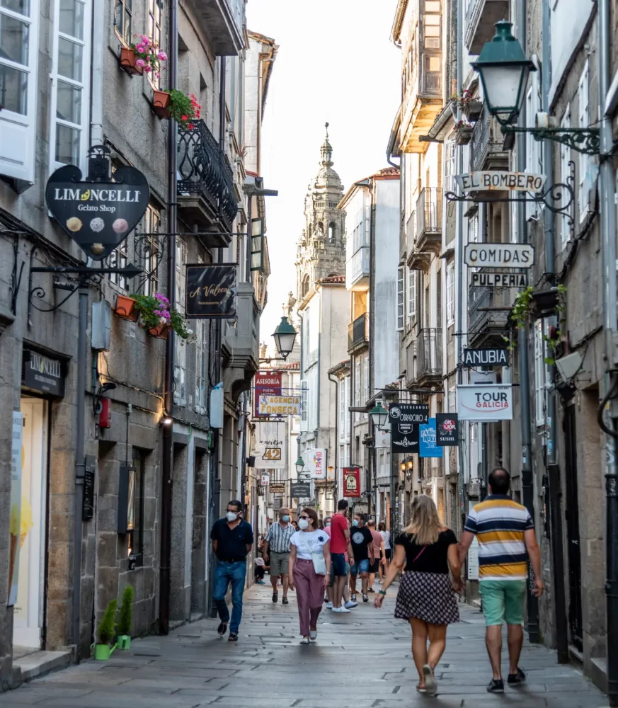 Más de 80 bares en 150 metros, la Rúa do Franco en Santiago de Compostela es el paraíso de las barras