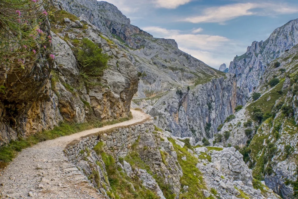ruta-del-cares-1000x667 - Qué ver y hacer en los Picos de Europa
