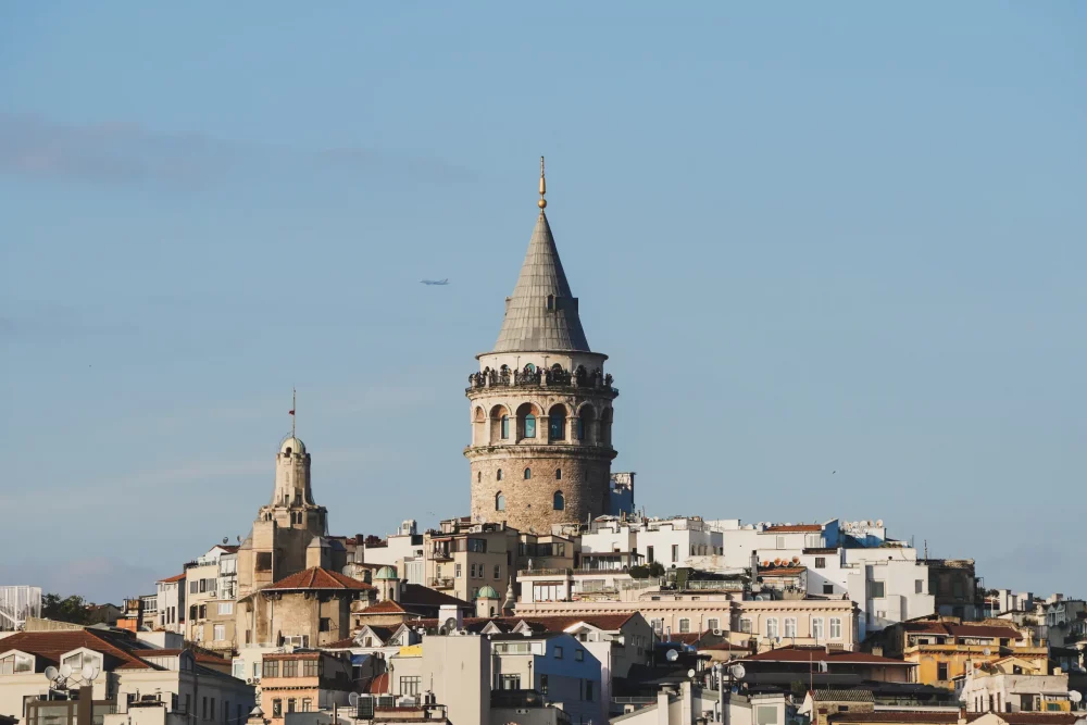 torre-galata-estambul-1000x667 - ¿Cuáles son las mejores fechas para viajar a Estambul y qué hacer en la histórica perla turca?