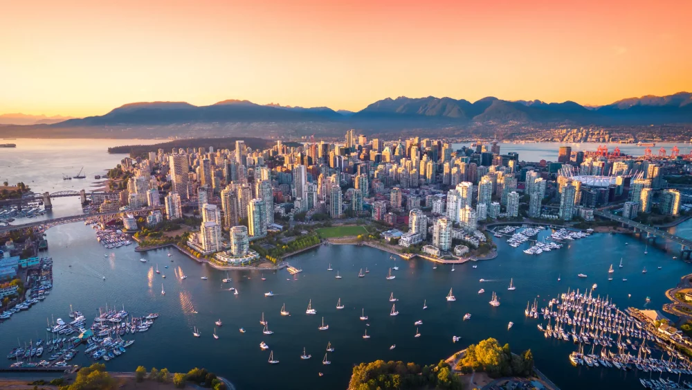 vancouver-1000x563 - 20 destinos imprescindibles para viajar solo por todo el mundo