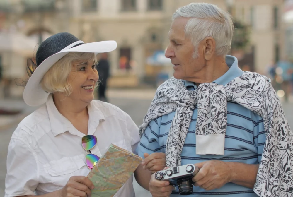 viaje-de-pareja-de-jubilados-1000x673 - Viajes del IMSERSO: requisitos, precios, destinos y cómo apuntarse