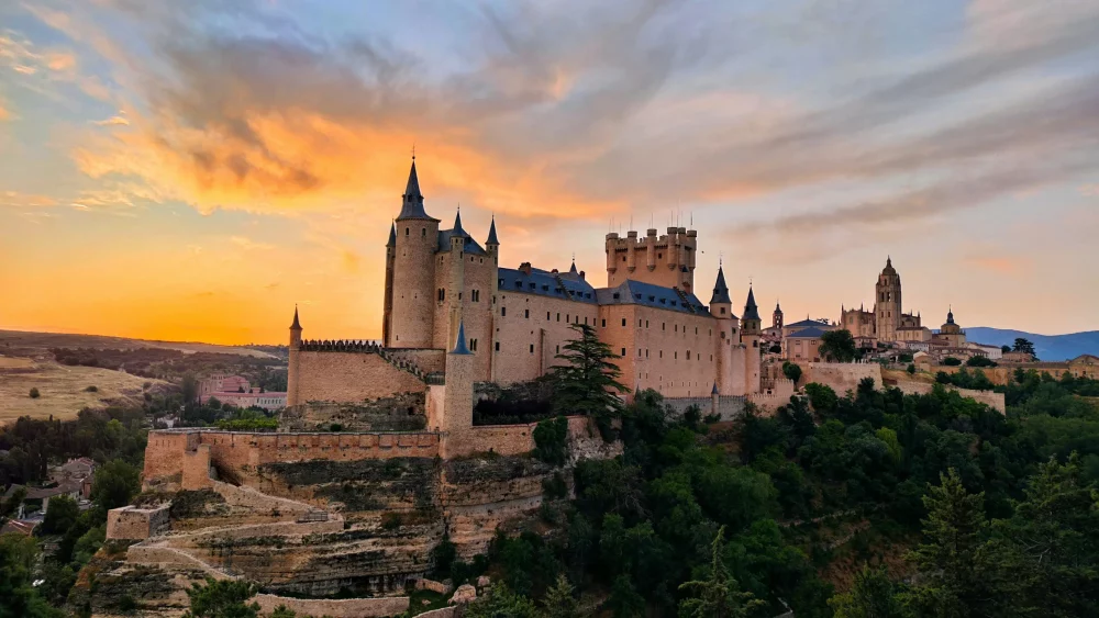 vistas-de-segovia-1000x563 - Escapadas cerca de Madrid: 5 destinos imprescindibles para descubrir