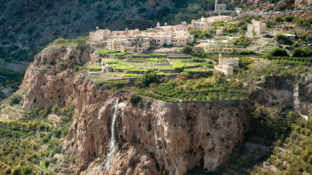 Attractions-View-from-the-top-_-Jebel-Akhdar-Ad-Dakhiliyah-Oman-copia-1000x563 - Omán, equilibrio perfecto entre adrenalina y calma