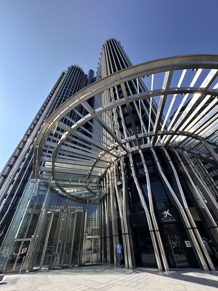 CASTELLANA-AZCA-IMG_4649@MADRIDDESTINO-copia-750x1000 - Un Madrid inesperado: la nueva ruta para descubrirla desde tres barrios auténticos