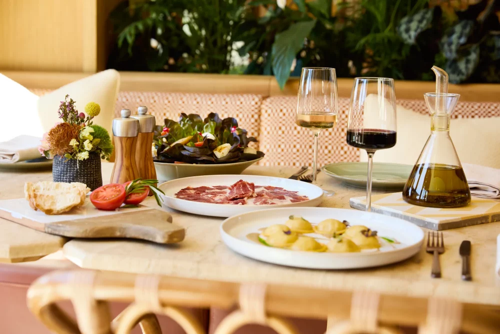 FOURSEASONS_MALLORCA_ABRIL_25_FOOD_1020_A1_HIGH-1000x667 - El renacer de un icono mediterráneo
