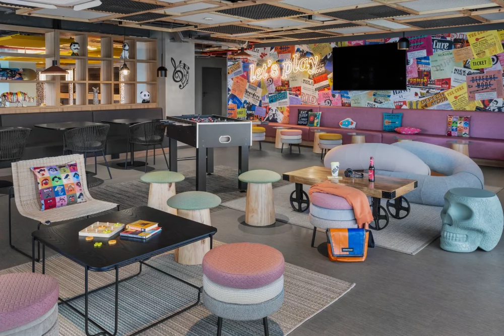 OX_BCNOX_Playroom_03-1000x667 - Moxy Barcelona, un hotel de espíritu hedonista