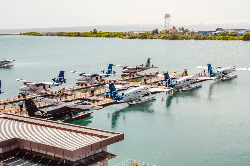 TAL-how-to-get-there-BAAATOLLMLD0825-08a616807cc74e4a82012a097bc10809-1000x667 - Atolón Baa: duerme en una villa sobre el agua, cena bajo el mar y ve mantarrayas