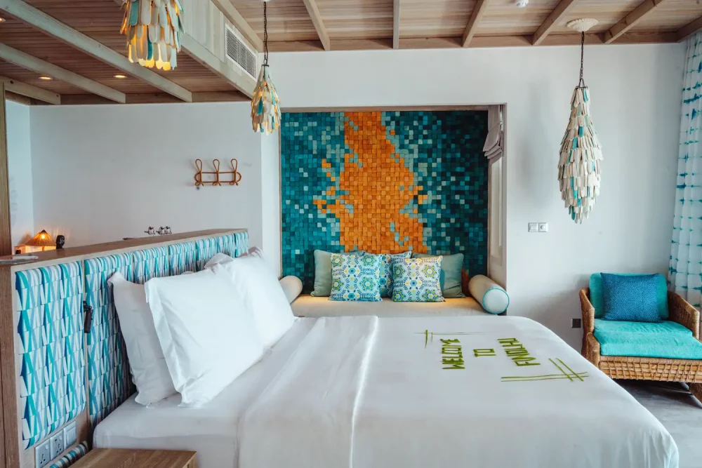 TAL-where-to-stay-finolhu-BAAATOLLMLD0825-282a8d9bb86649a3bcfa46c7623d8e11-1000x667 - Atolón Baa: duerme en una villa sobre el agua, cena bajo el mar y ve mantarrayas