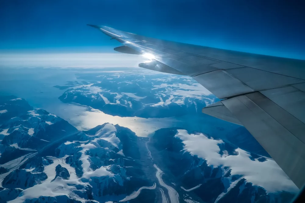 avion-groenlandia-1000x668 - ¿Se puede viajar a Groenlandia? Conoce más sobre la isla que está en boca de todos