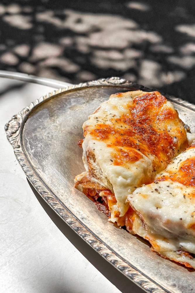 croque-monsieur-Le-Marche-St-George-Vancouver-Marck-Gutt-667x1000 - Vancouver a mordidas: estrellas Michelin, Dine Out y brunch de campeones