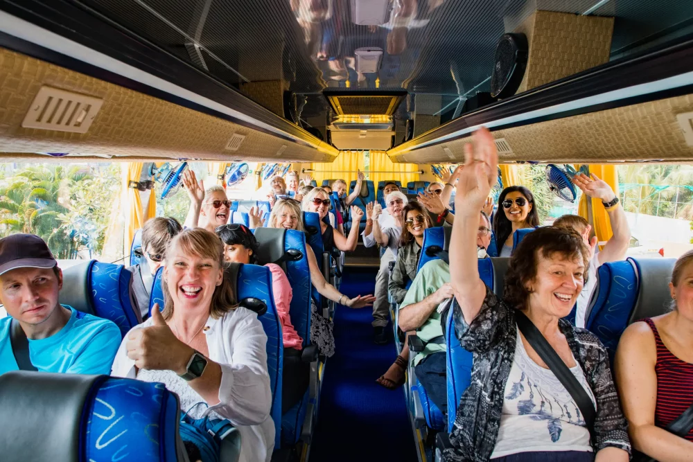 excursion-en-autobus-1000x667 - ¿Cómo preparar tu viaje de última hora?