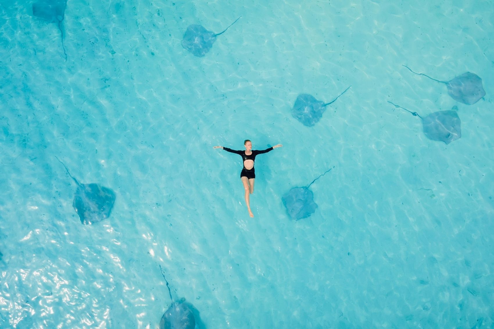 Atolón Baa: duerme en una villa sobre el agua, cena bajo el mar y ve mantarrayas