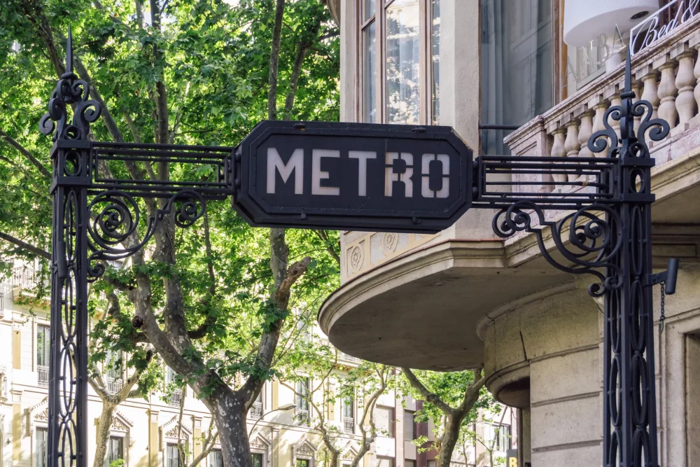 metro-barcelona-1000x667 - La Barcelona de Eduardo Mendoza: la ciudad en la obra del nuevo Princesa de Asturias