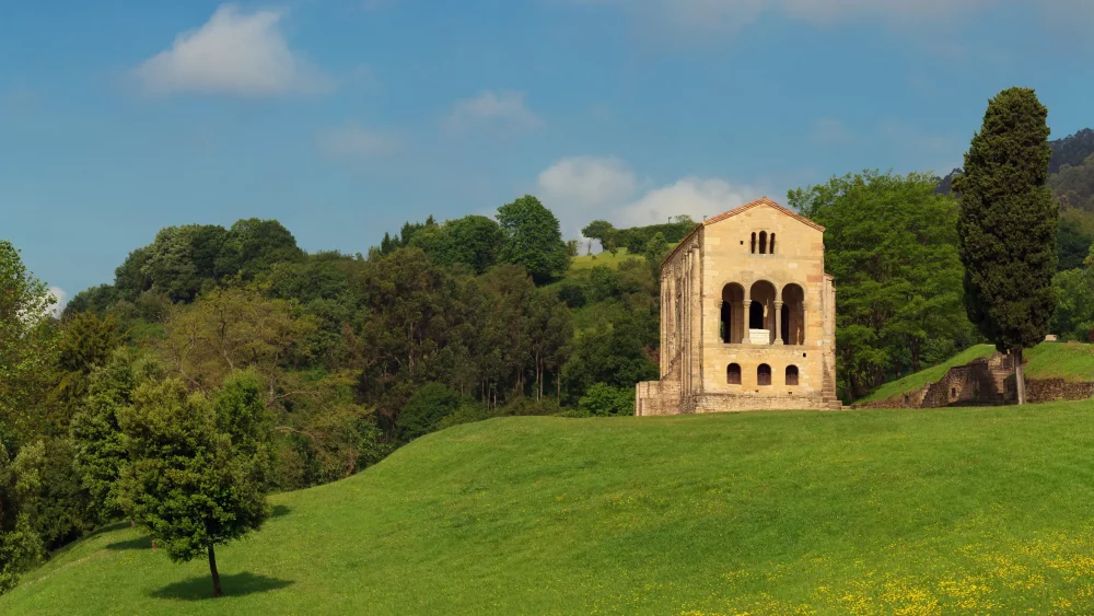 santa-maria-del-naranco-1000x563 - Oviedo, siete planes en la ciudad perfecta para pasar un fin de semana