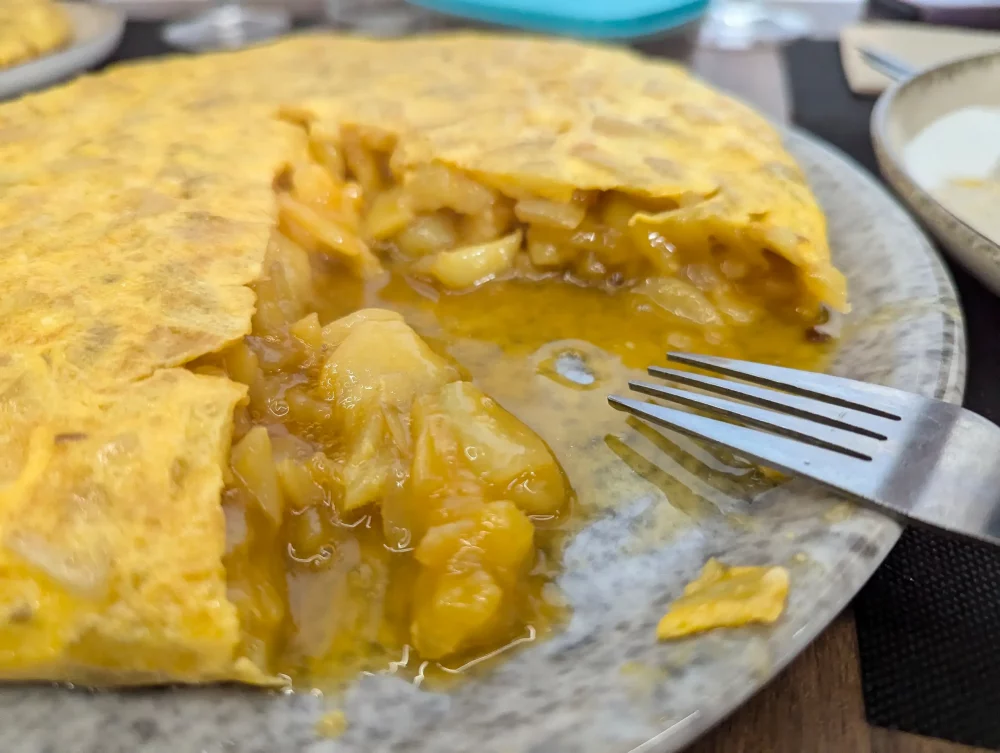 tortilla-betanzos-1000x753 - Betanzos: la región gallega que tiene mucho más que sus polémicas tortillas