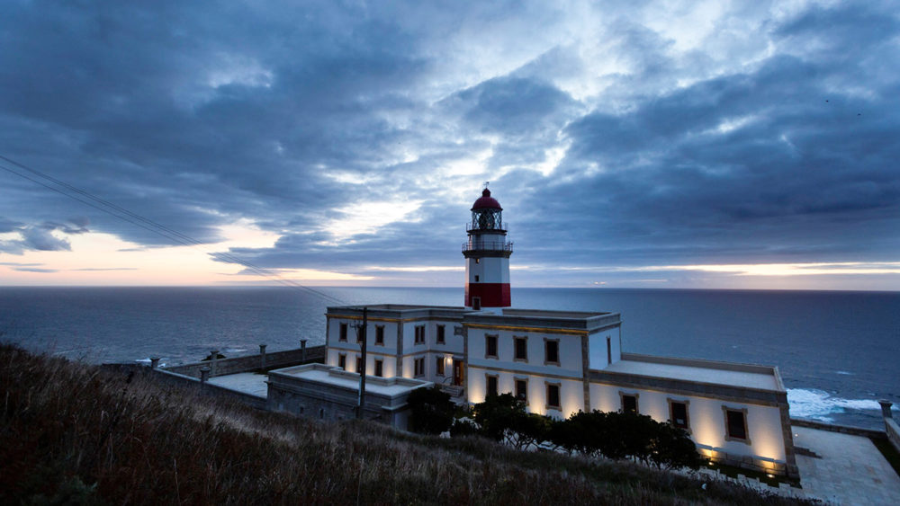 02-Faro-Silleiro-copia-1000x563 - La permanente Galicia y el renacer verde del norte
