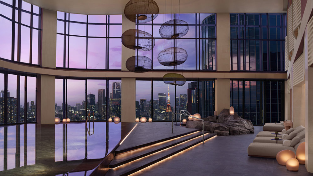 JW-Marriott-Tokyo_Swimming_Pool_evening-copia-1000x563 - JW Marriott Hotel Tokyo: el nuevo refugio de lujo en la capital japonesa