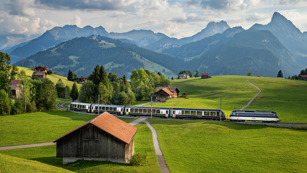 MOB_Schoenried_Abend_94017-1000x563 - GoldenPass Express: la joya ferroviaria que recorre el corazón de Suiza