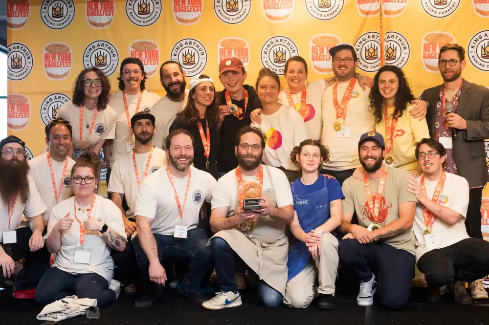 TAL-bagelfest-BESTBAGELS1125-270426f65a934c34a39cce18c8c45990-1000x665 - Esta panadería acaba de recibir el premio al mejor bagel del mundo. Y no está en Nueva York