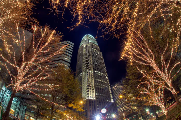 La ciudad que brilla diferente: la metamorfosis navideña de Charlotte