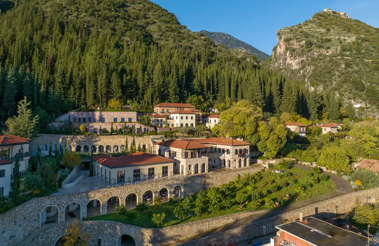 Este podría ser el retiro de bienestar más transformador de Grecia: donde la filosofía antigua se encuentra con la curación moderna