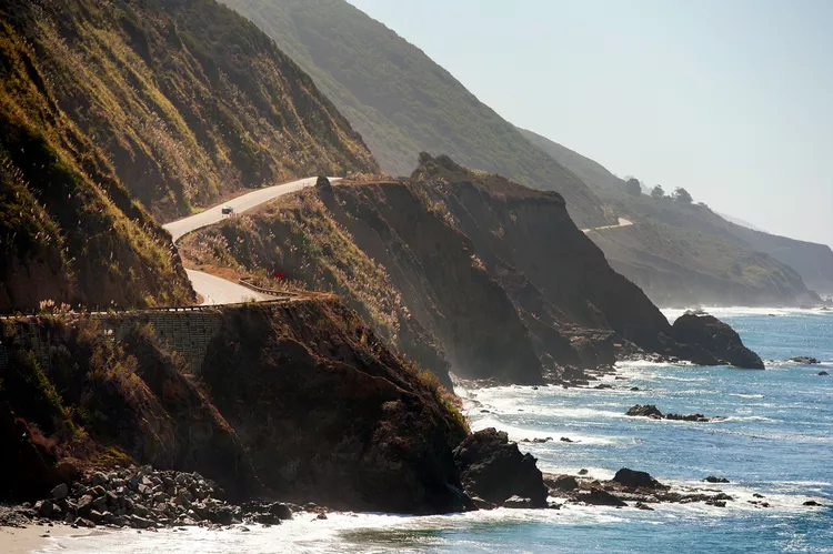 El viaje por carretera que lo tiene todo: playas, montañas y lujo frente al Pacífico