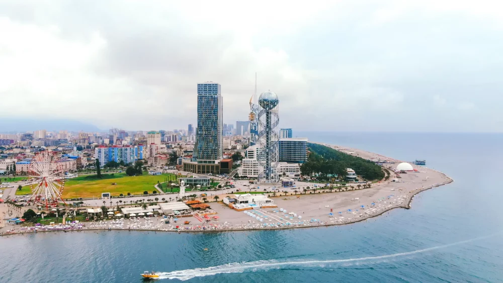 batumi-georgia-1000x563 - Seis destinos ideales si no tienes dónde ir en Nochevieja