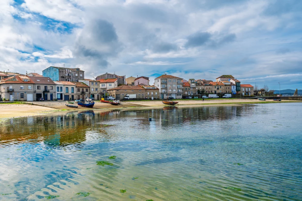 cambados-pueblo-de-galicia-1000x665 - Fin de semana en Galicia: itinerario y experiencias únicas