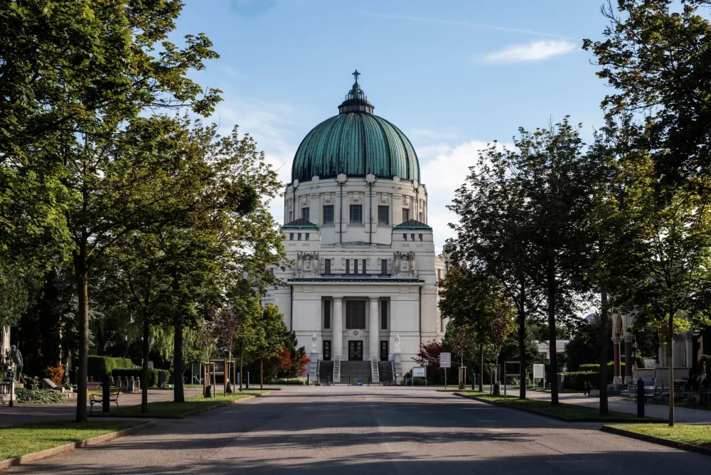 cementerio-nacional-viena-1000x668 - Más allá de Todos los Santos: los cementerios más bonitos del mundo
