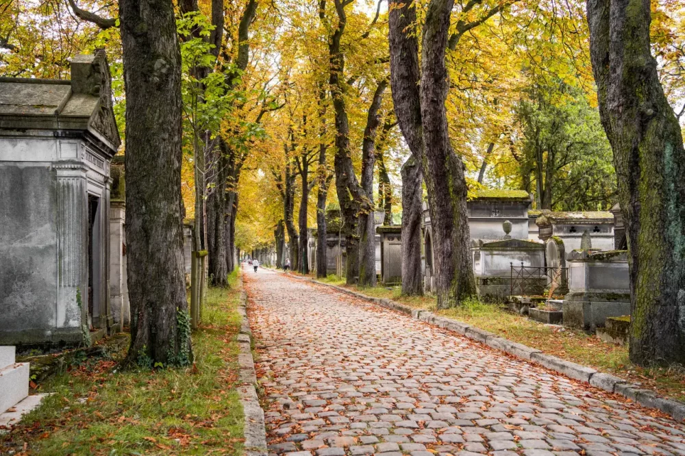 cementerio-pere-lachaise-francia-1000x666 - Más allá de Todos los Santos: los cementerios más bonitos del mundo