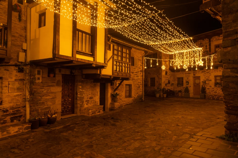 iluminacion-en-puebla-de-sanabria-1000x667 - Puebla de Sanabria en Navidad: luces, tradición y encanto medieval 