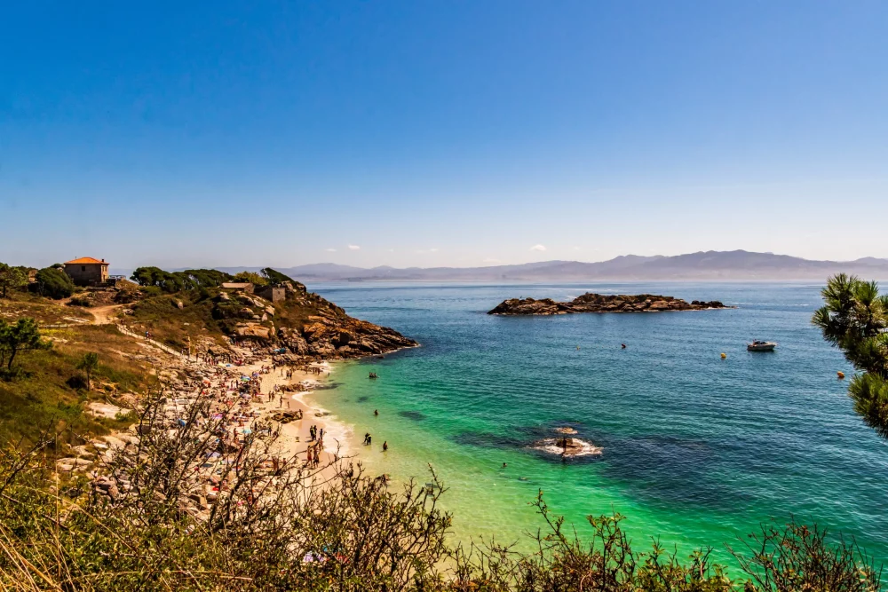 islas-cies-1000x667 - Vigo más allá de sus famosas luces de Navidad: descubre esta bonita ciudad gallega