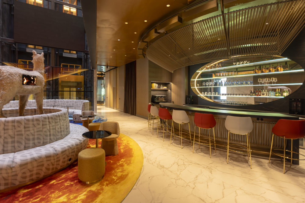 nhow_Lima_Lounge_Bar_Llama_Sun_Carpet_Fireplace-1000x667 - El mejor lugar para vivir el diseño, gastronomía y cultura de Perú, hospédate en Nhow Lima