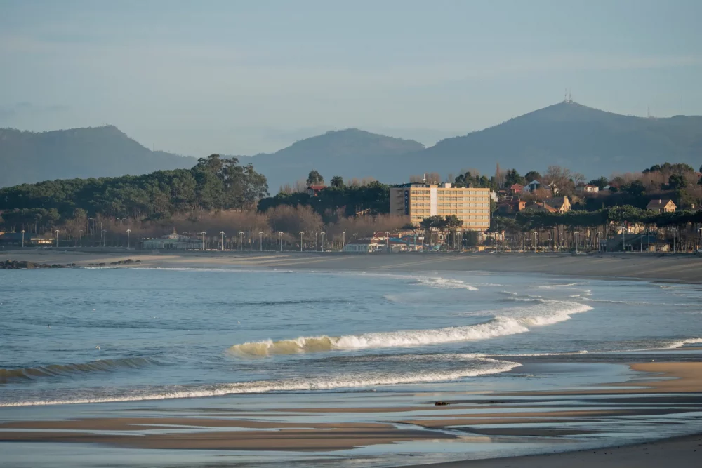 playa-samil-vigo-1000x667 - Vigo más allá de sus famosas luces de Navidad: descubre esta bonita ciudad gallega
