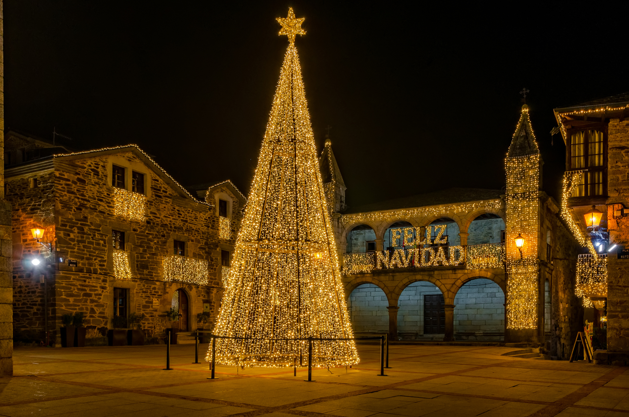 Puebla de Sanabria en Navidad: luces, tradición y encanto medieval 