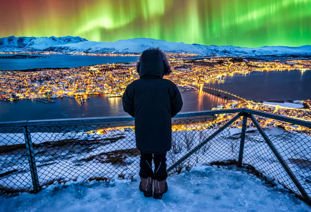 vistas-a-tromso-noruega-1000x682 - Tres destinos helados para experimentar la magia —y el desafío— del invierno Ártico
