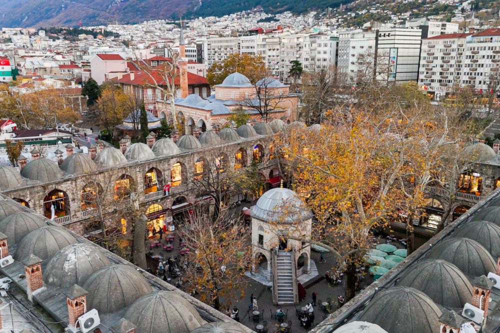 Esta ciudad turca fue una capital del comercio de la seda y del arte otomano. Te decimos cómo visitarla